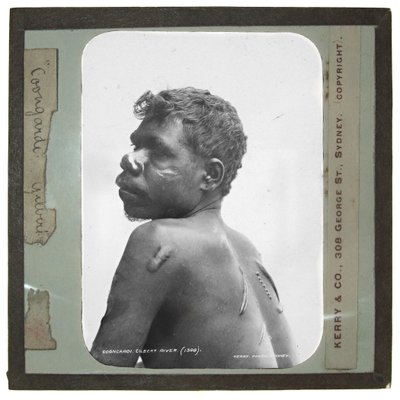 Coongardie, Gilbert River (skluzavka se skleněnou lucernou) od Kerry and Co.